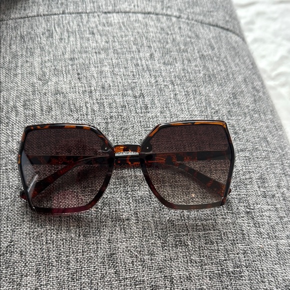 Fashion Nova Accessories - Fashion Nova Brown Geometric Sunglasses